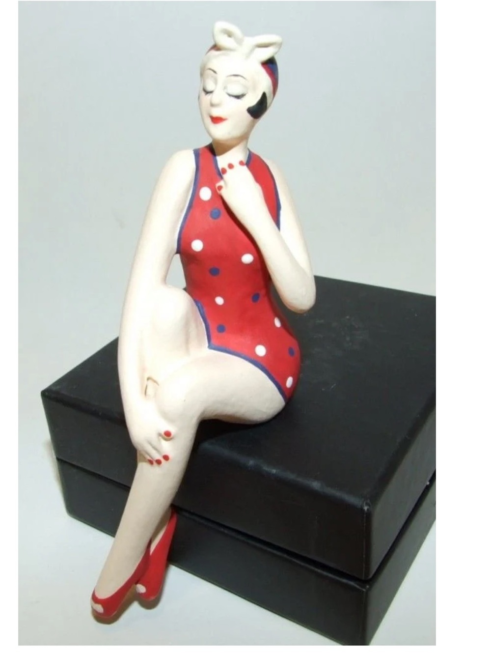 BATHING BEAUTY FIGURINE FIGURE SHELF set lot